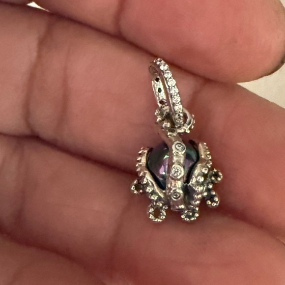 Silver Octopus Pendant with Black Pearl - Picture 4 of 7